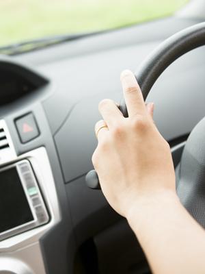 愛車の輝きを長持ちさせる!ヘッドライトフィルムの効果と選び方完全ガイド